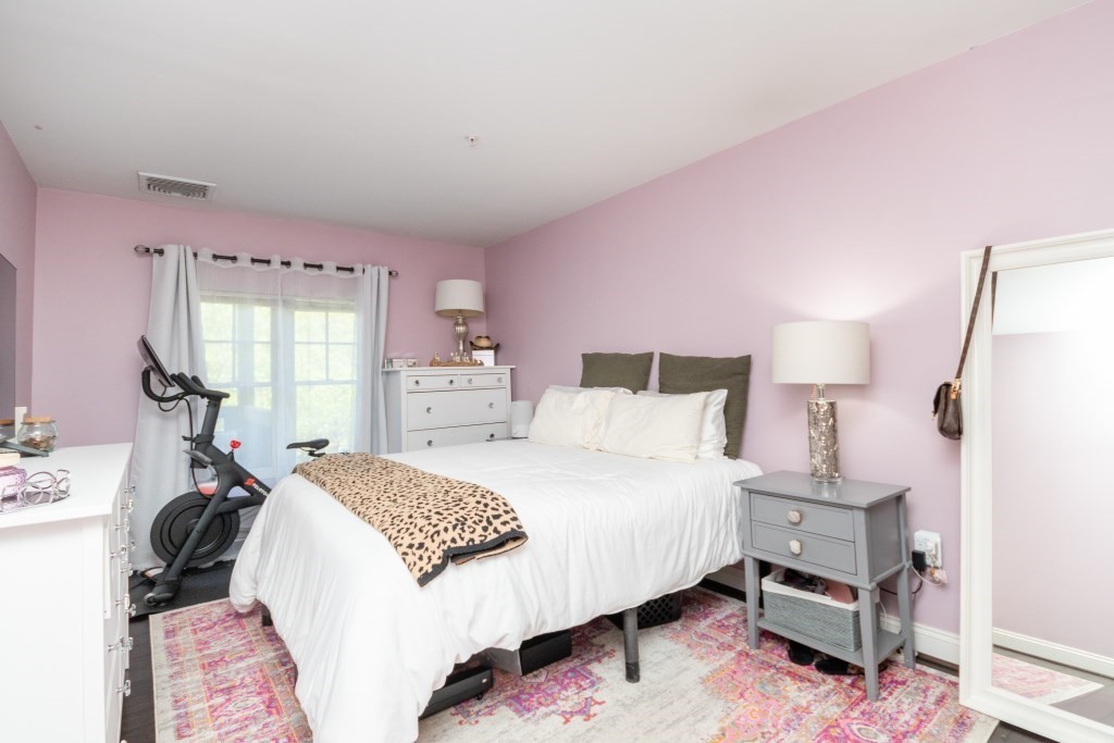 501 Commerce # 203 Unit: 2-203