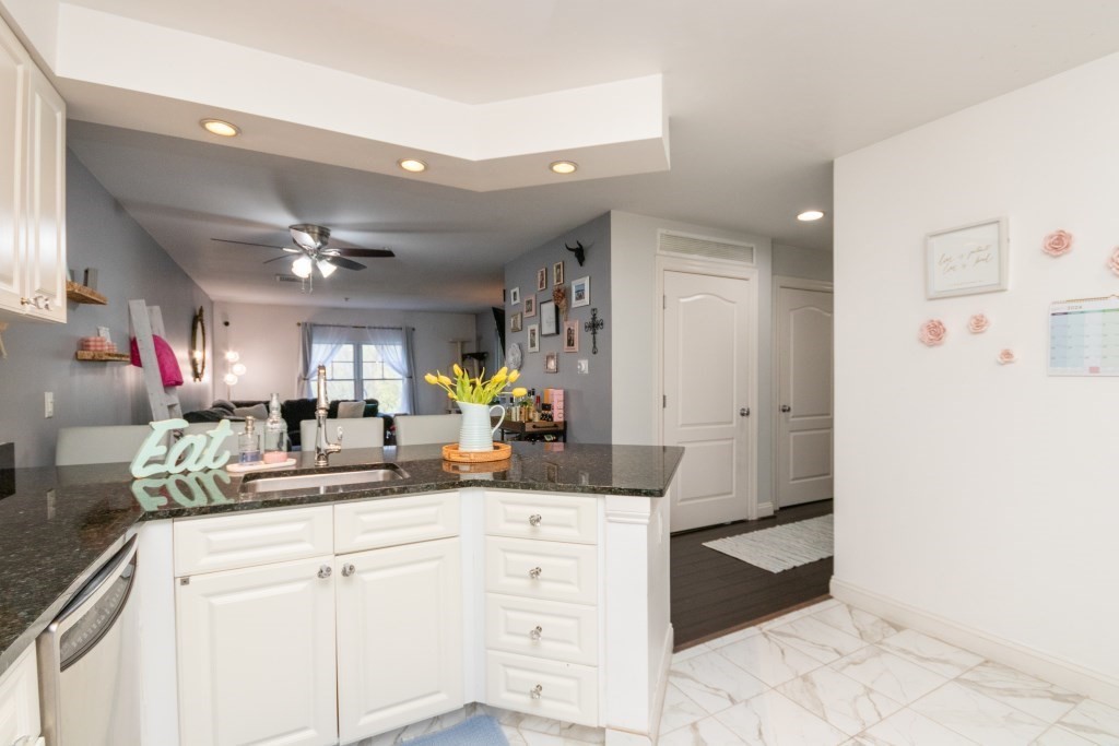 501 Commerce # 203 Unit: 2-203