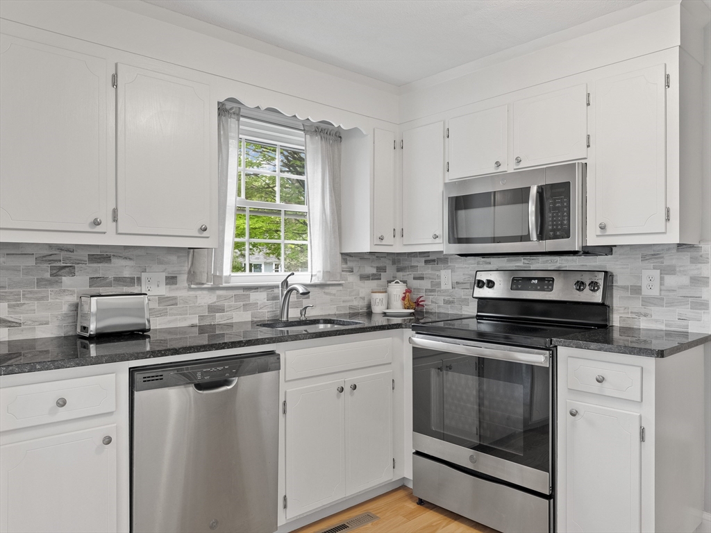 11 Meetinghouse Rd # 11