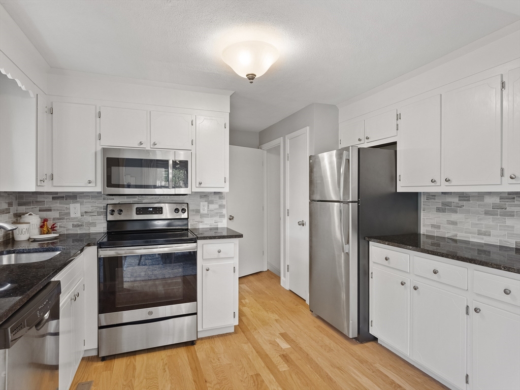 11 Meetinghouse Rd # 11