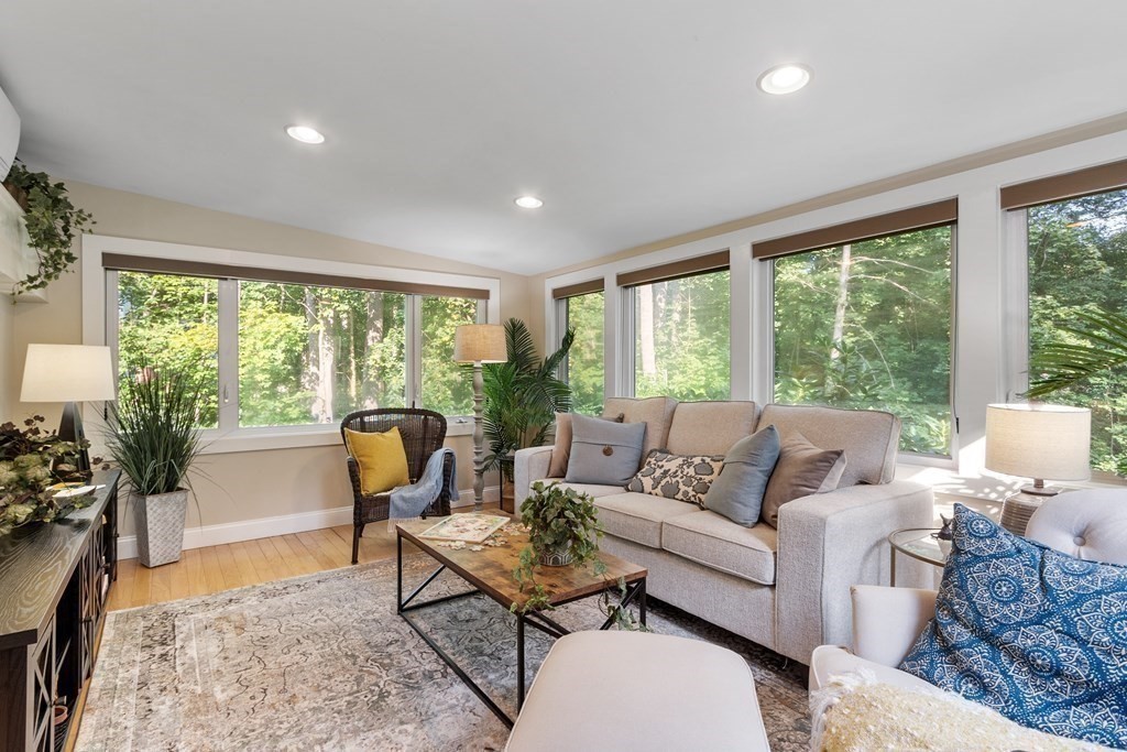 21 Oneida Rd