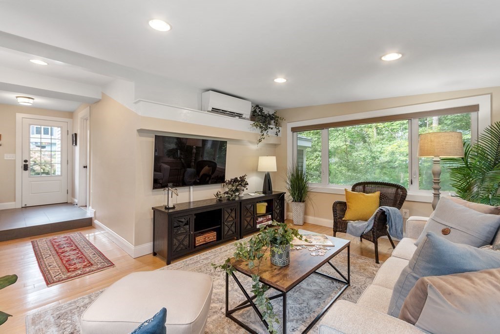 21 Oneida Rd