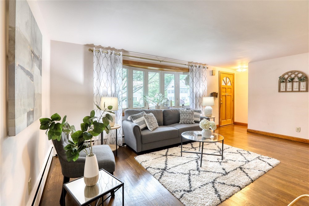 11 Sunrise Ave