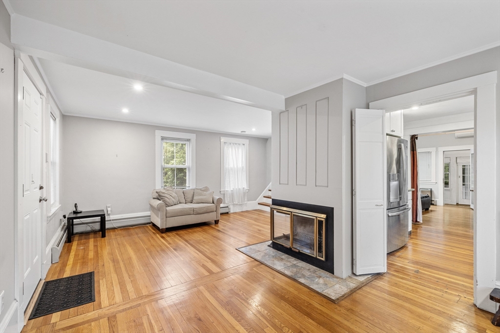 10 Barnes Place