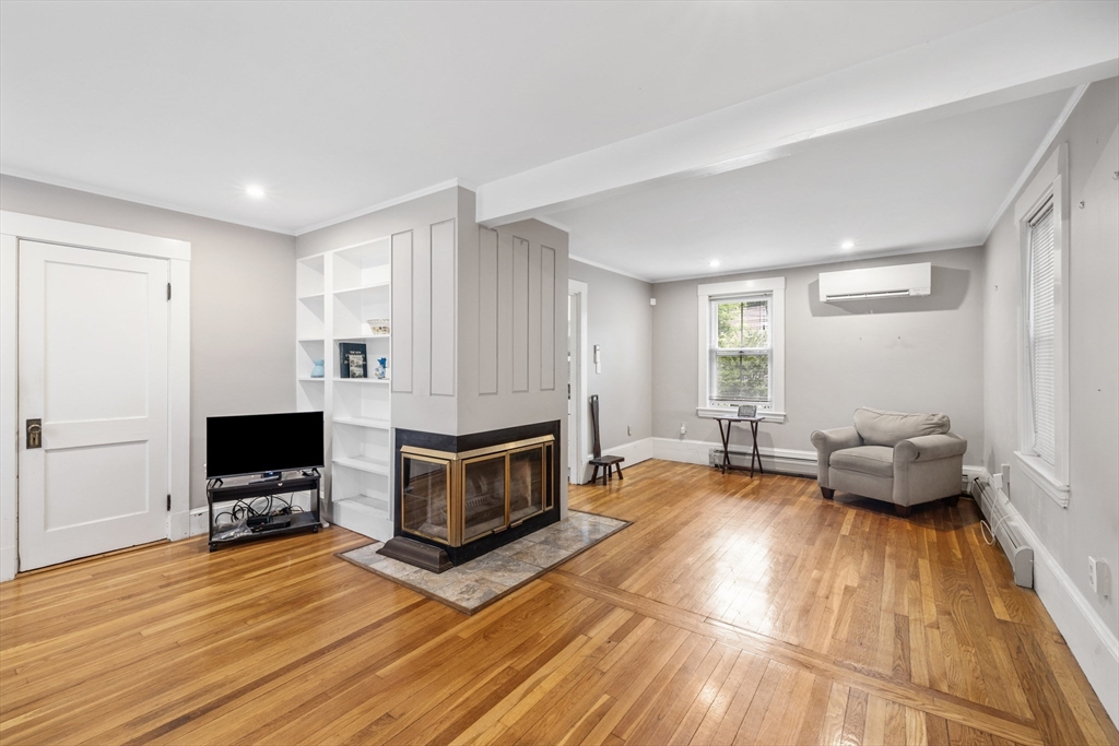 10 Barnes Place