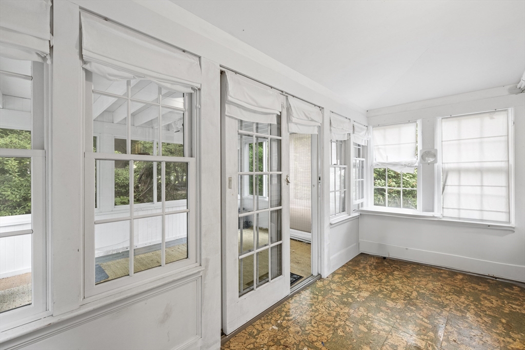10 Barnes Place