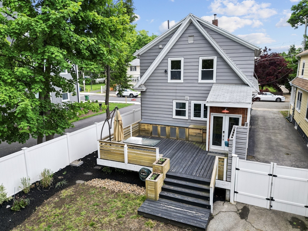 34 Thatcher Street