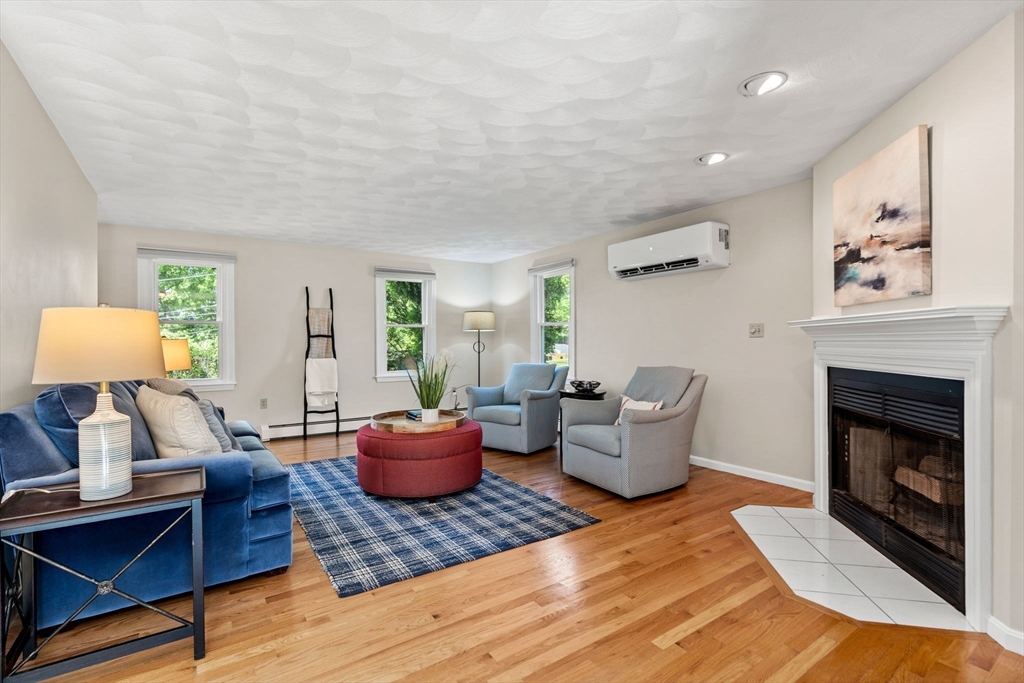 24 Booth St