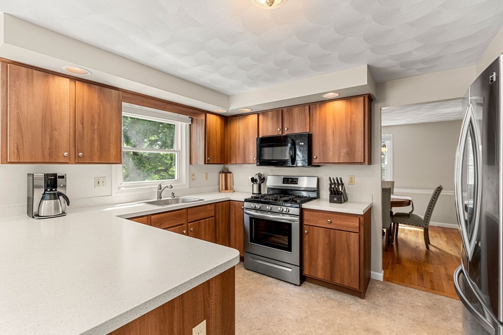 24 Booth St