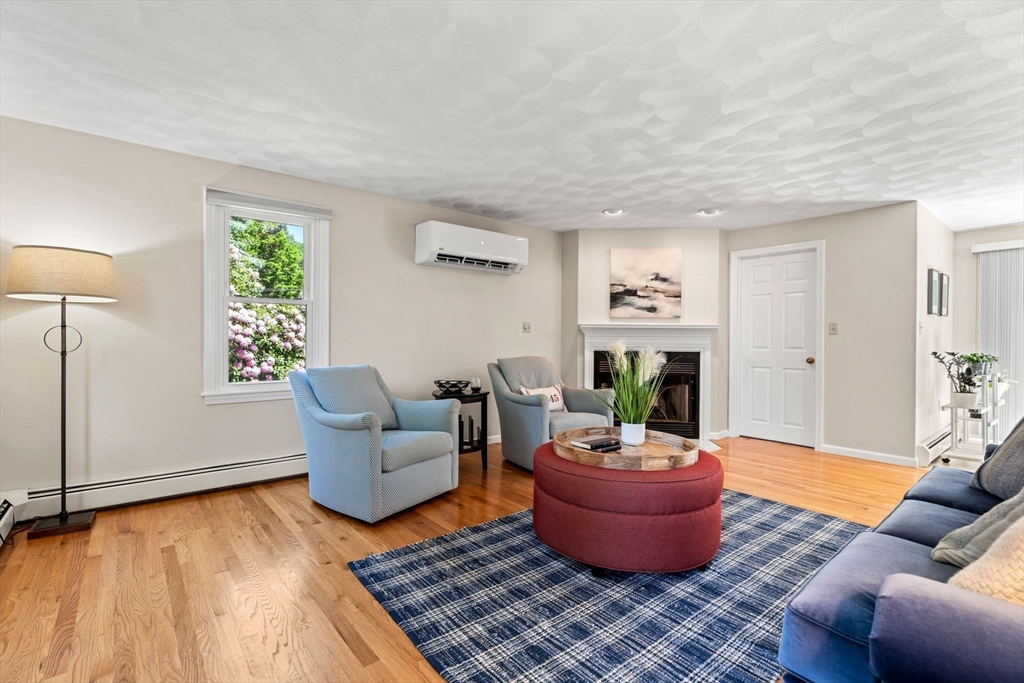 24 Booth St