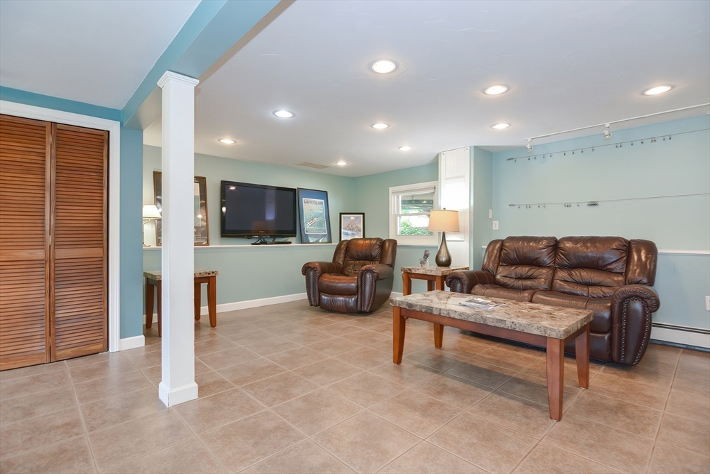 19 Anderson Dr