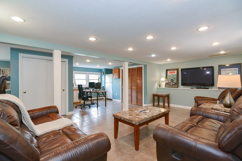 19 Anderson Dr