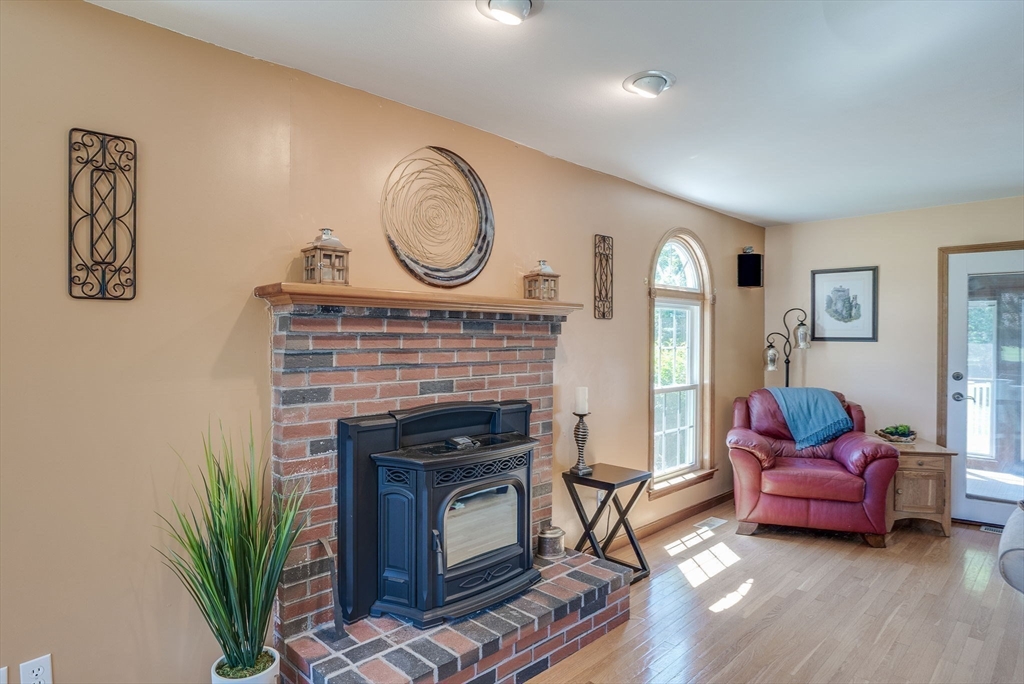 10 Mayflower Lane