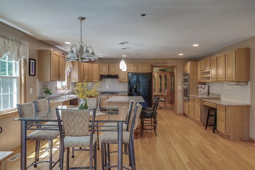 10 Mayflower Lane