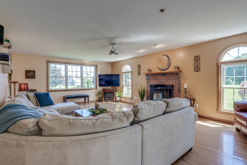 10 Mayflower Lane