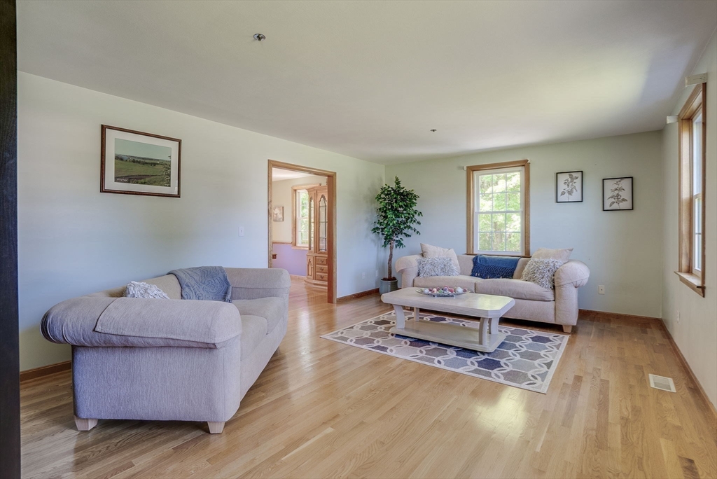 10 Mayflower Lane