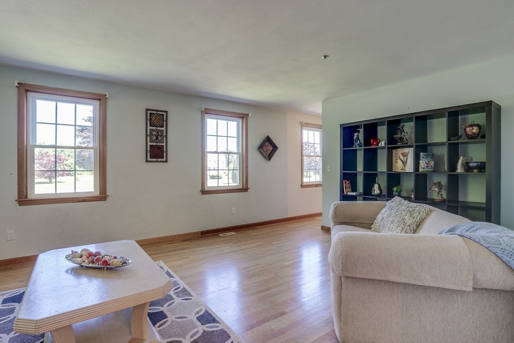 10 Mayflower Lane