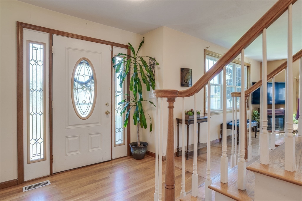 10 Mayflower Lane