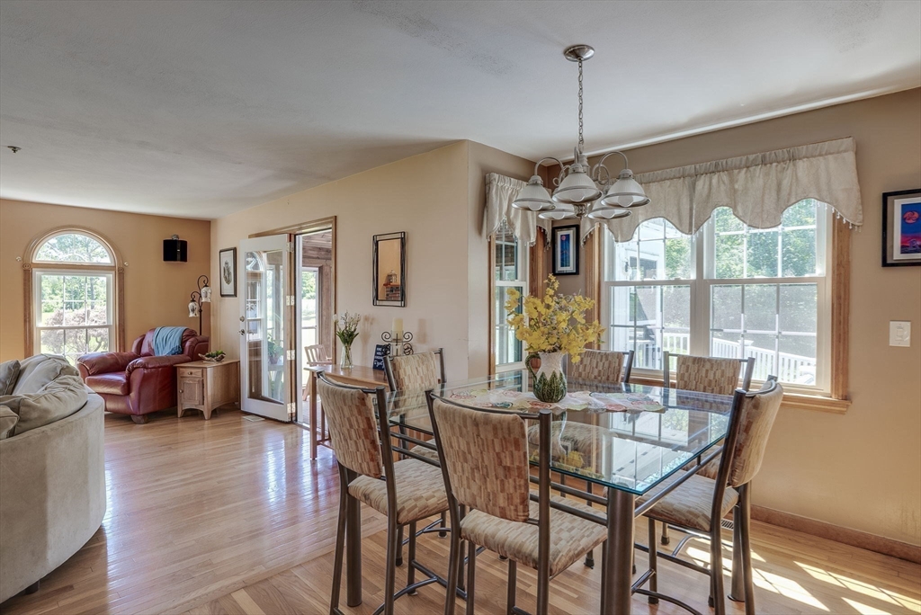 10 Mayflower Lane