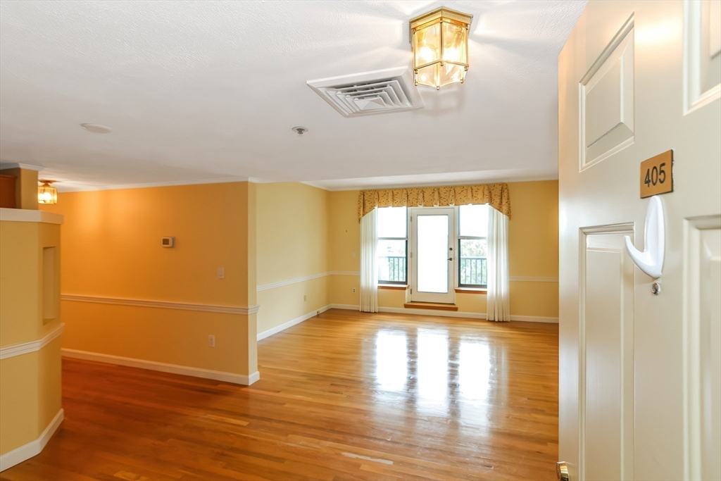 22 Abigail Ave # 405