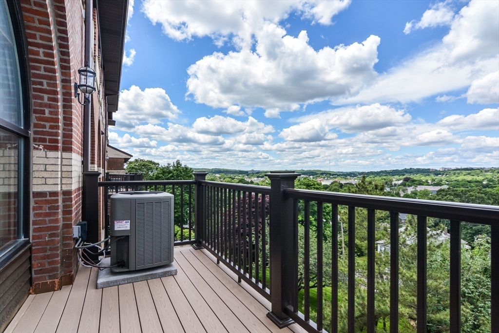 22 Abigail Ave # 405