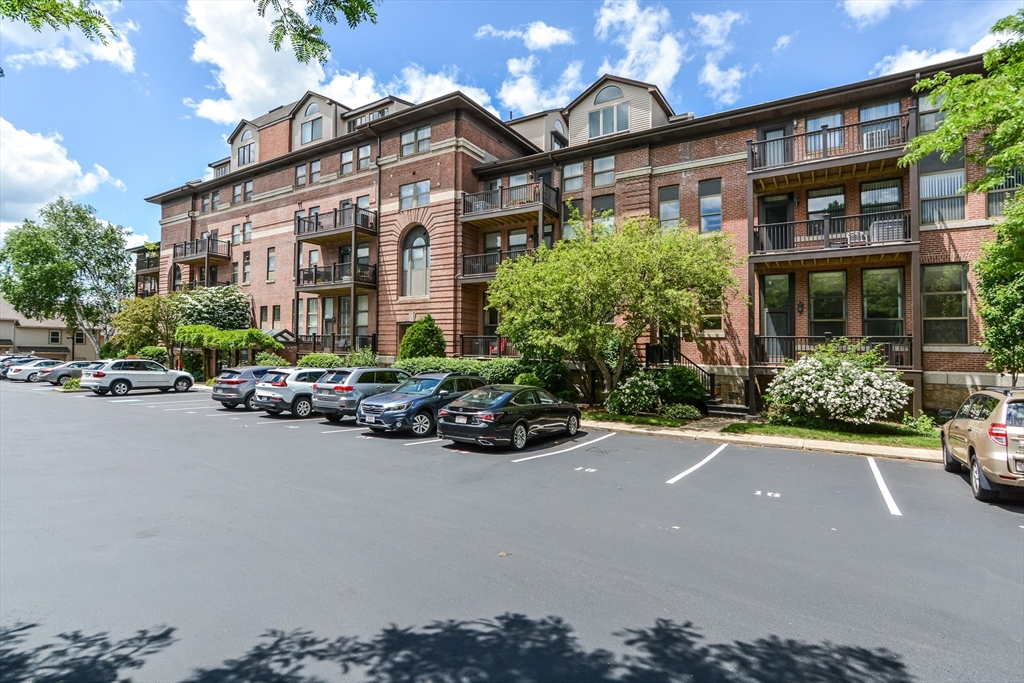 22 Abigail Ave # 405