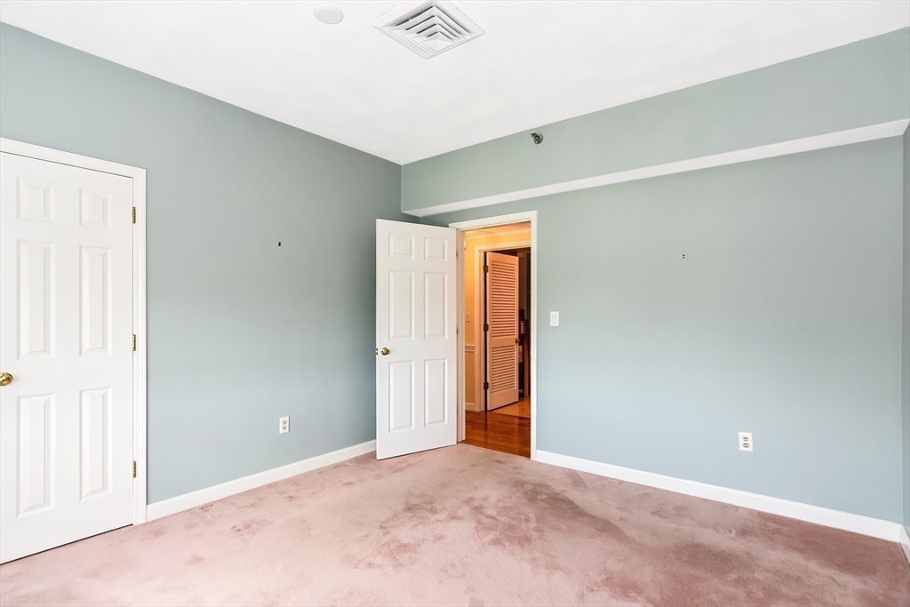 22 Abigail Ave # 405
