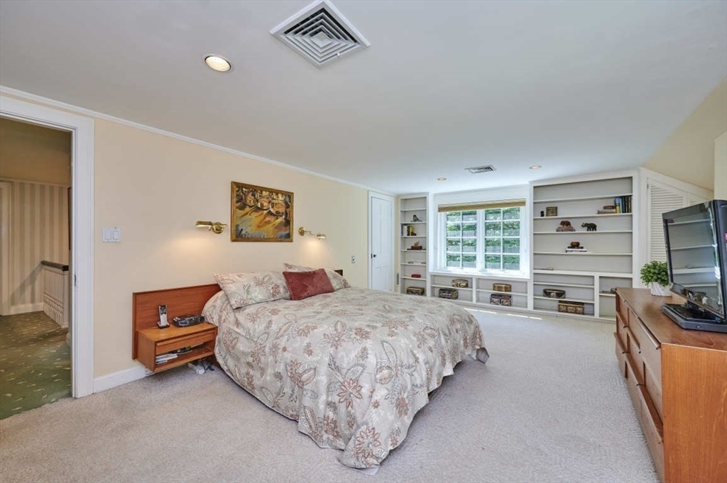 125 Cedar St