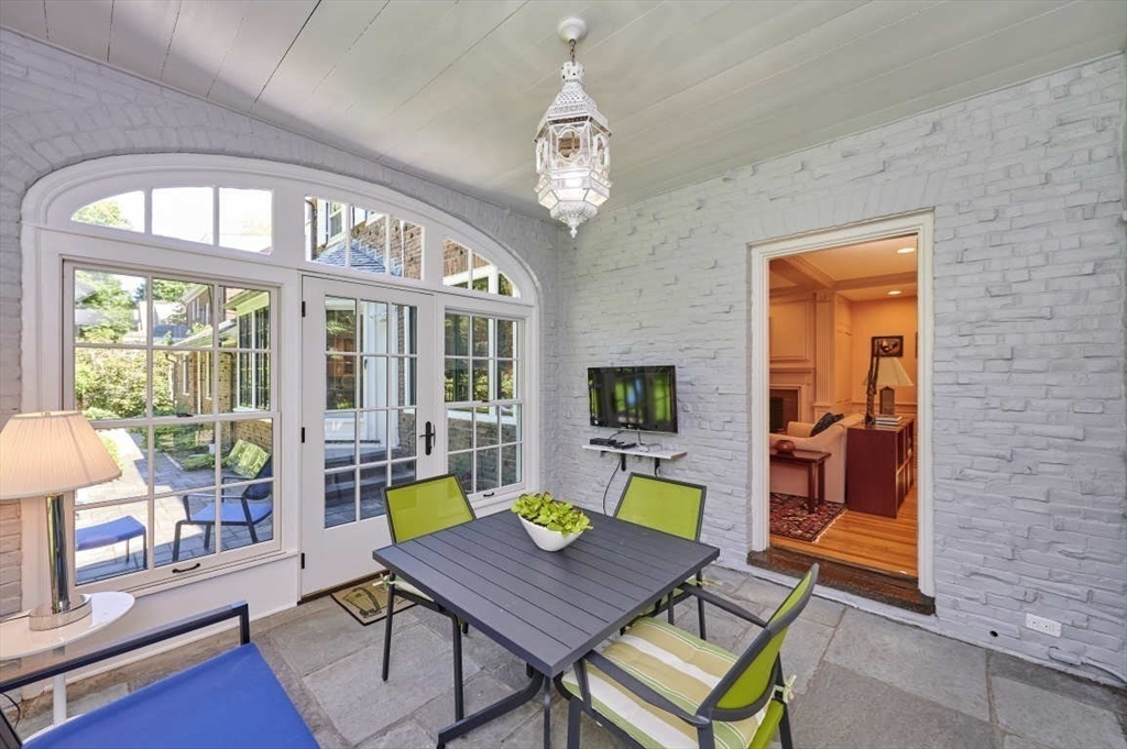 125 Cedar St