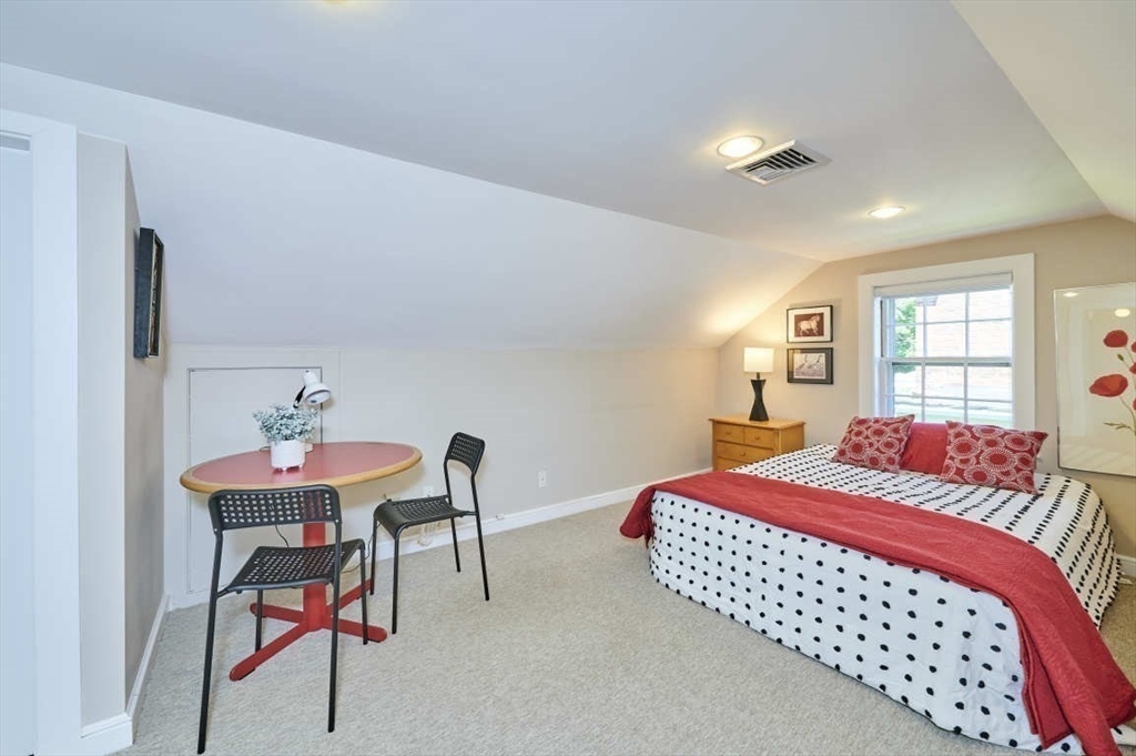 125 Cedar St