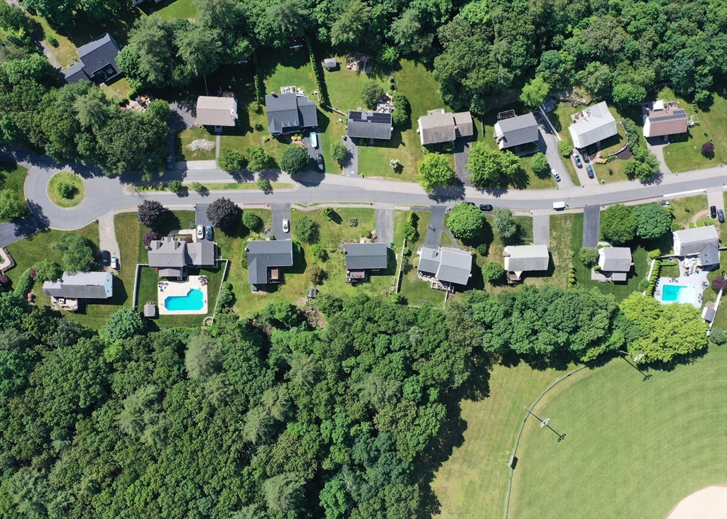 12 Redmen Dr