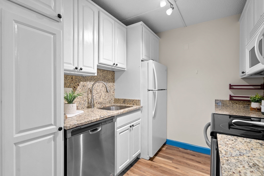 159 Main St # 8C