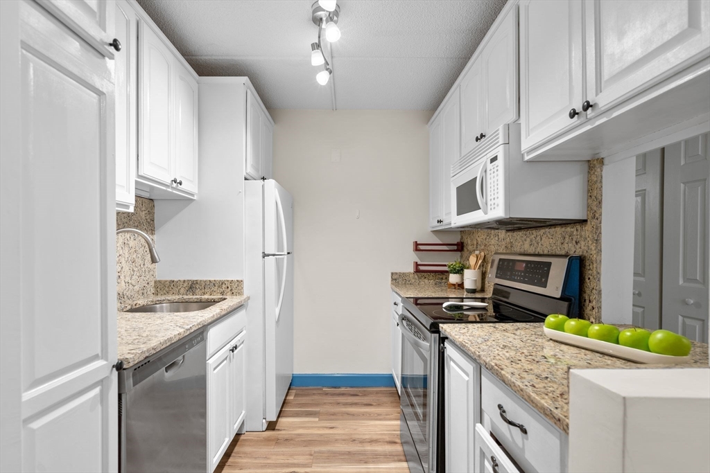 159 Main St # 8C