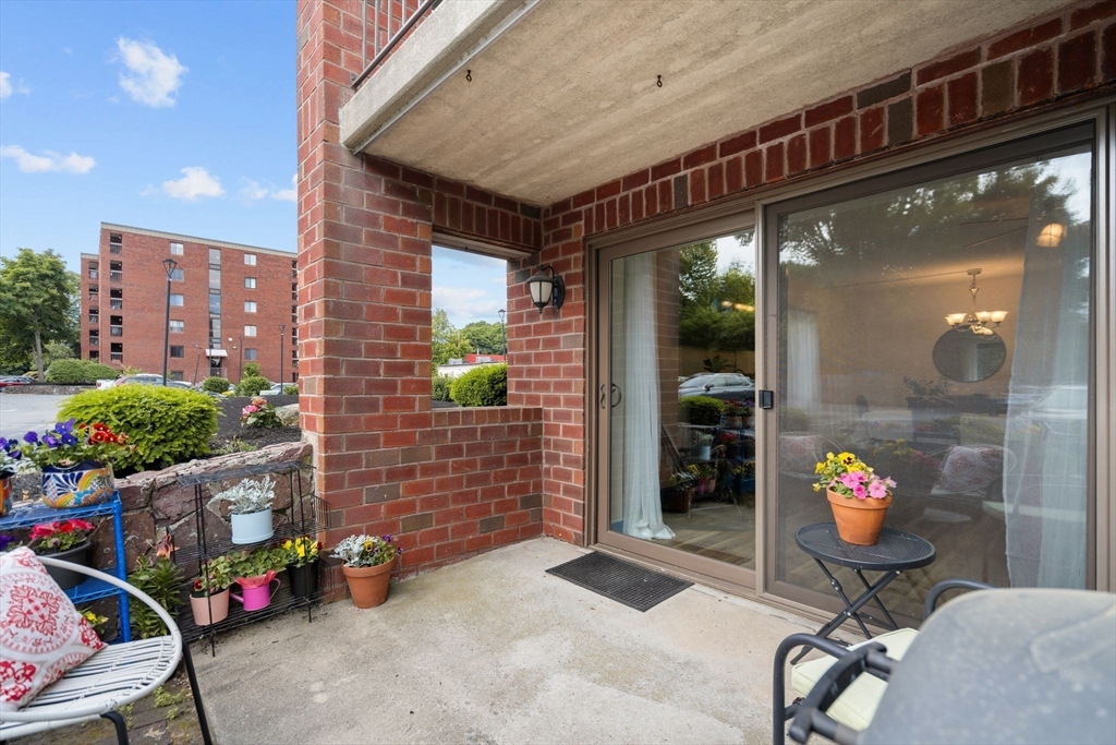 159 Main St # 8C