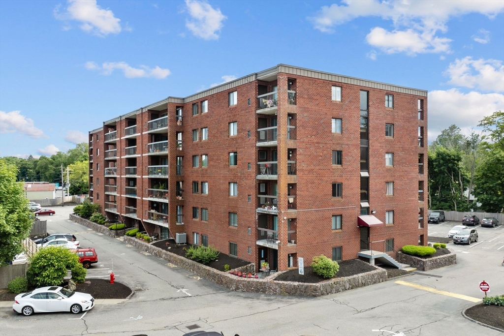159 Main St # 8C