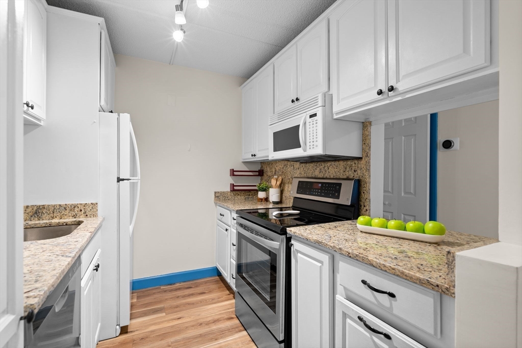 159 Main St # 8C