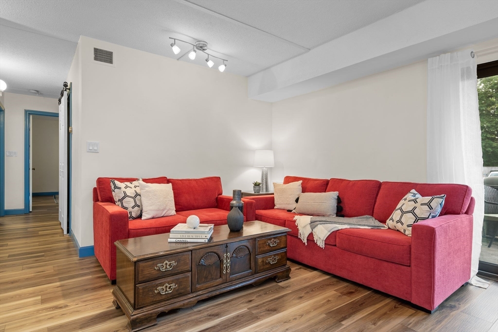 159 Main St # 8C