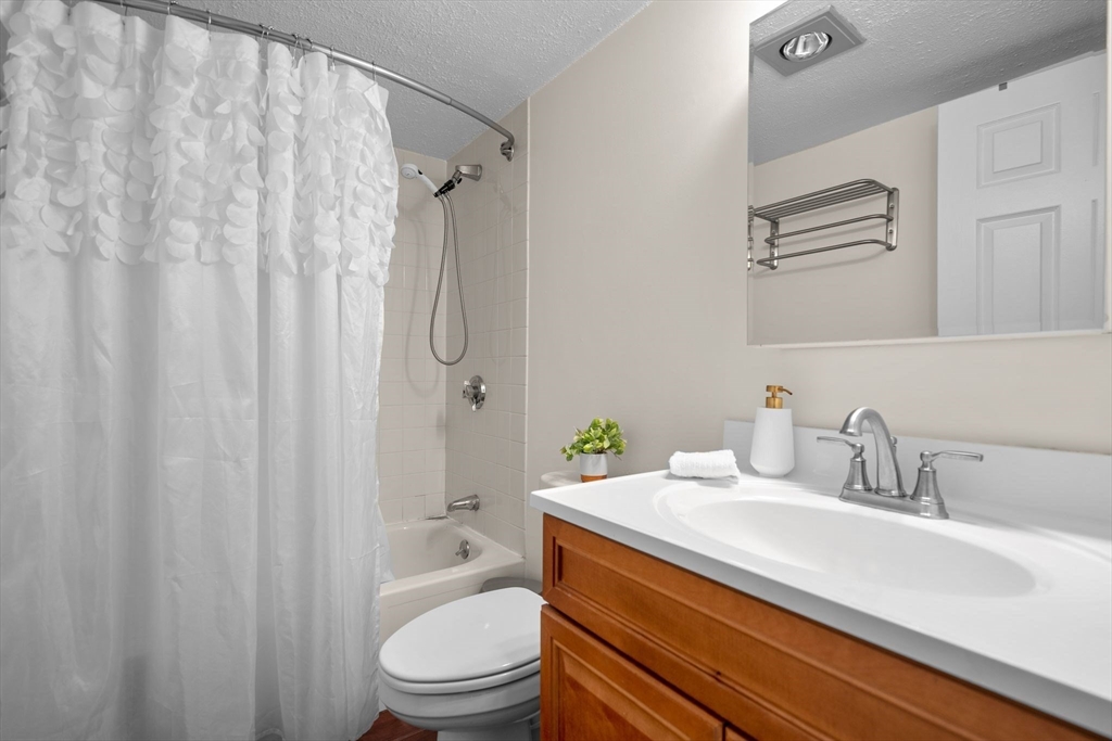 159 Main St # 8C