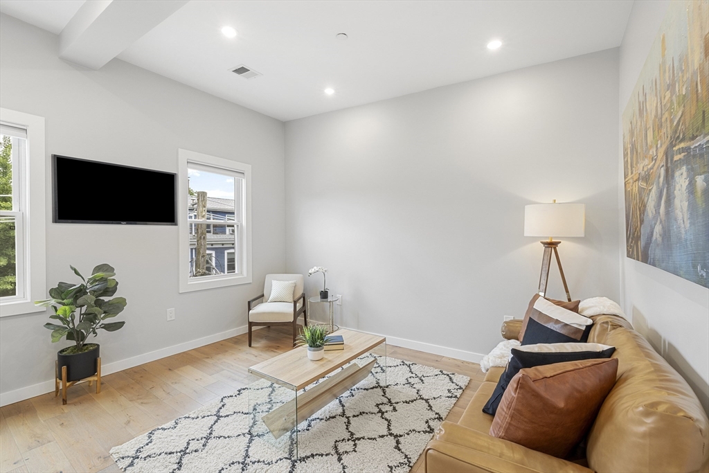 338 Hurley St # 3