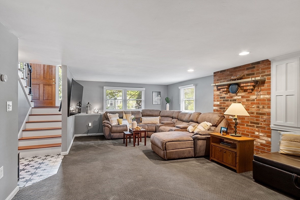 63 Mclaren Rd
