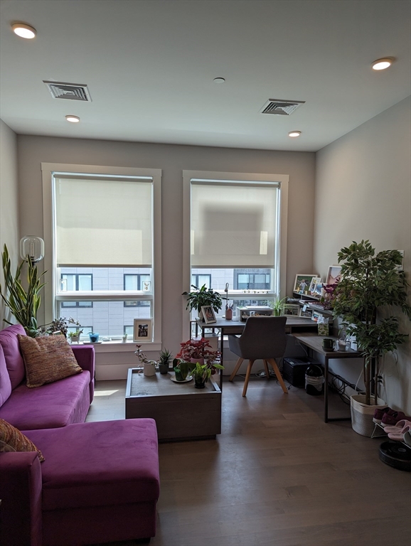 3193 Washington Street Unit: PH4