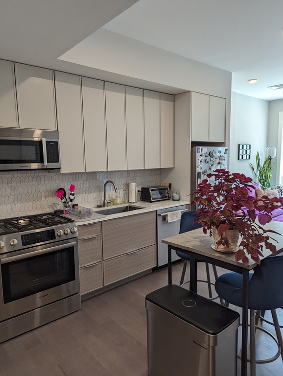 3193 Washington Street Unit: PH4