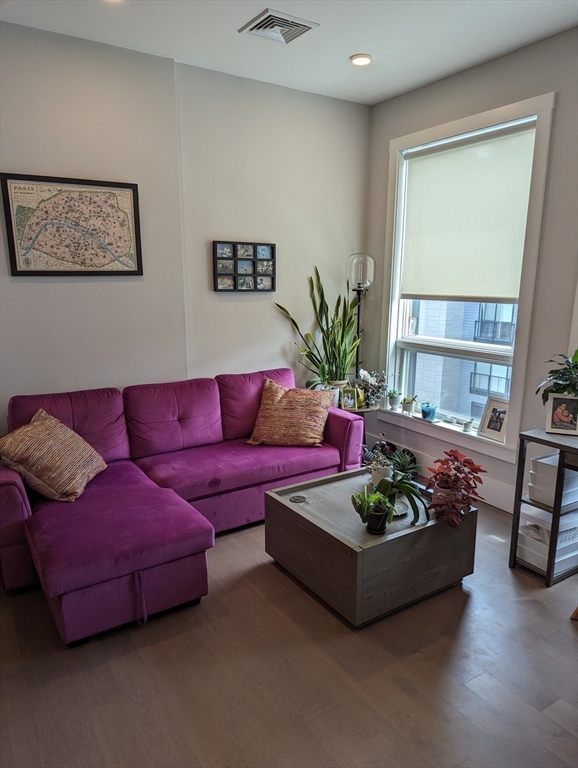 3193 Washington Street Unit: PH4