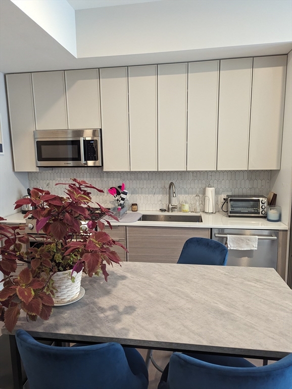 3193 Washington Street Unit: PH4