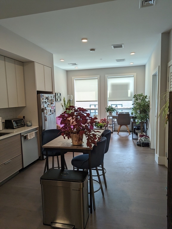 3193 Washington Street Unit: PH4