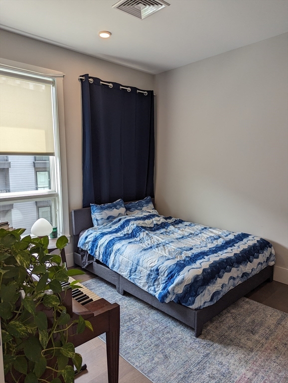 3193 Washington Street Unit: PH4