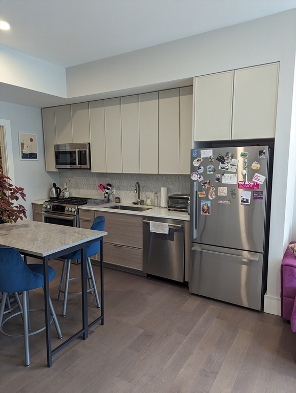 3193 Washington Street Unit: PH4