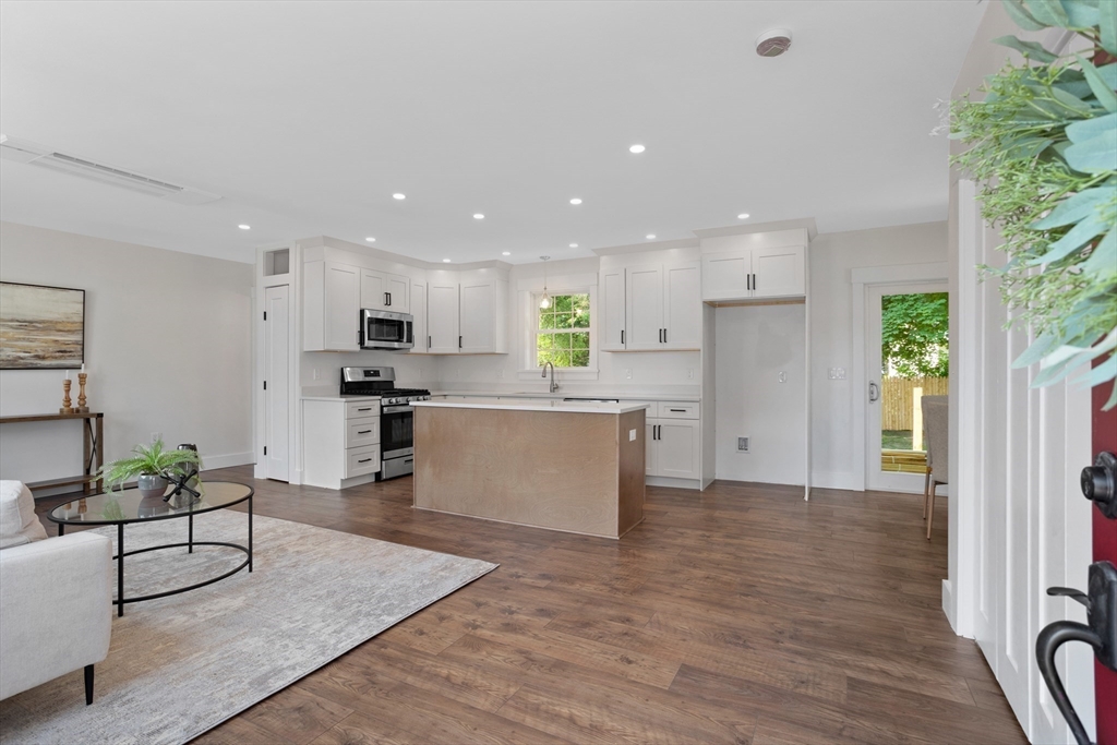 32 Markham Circle