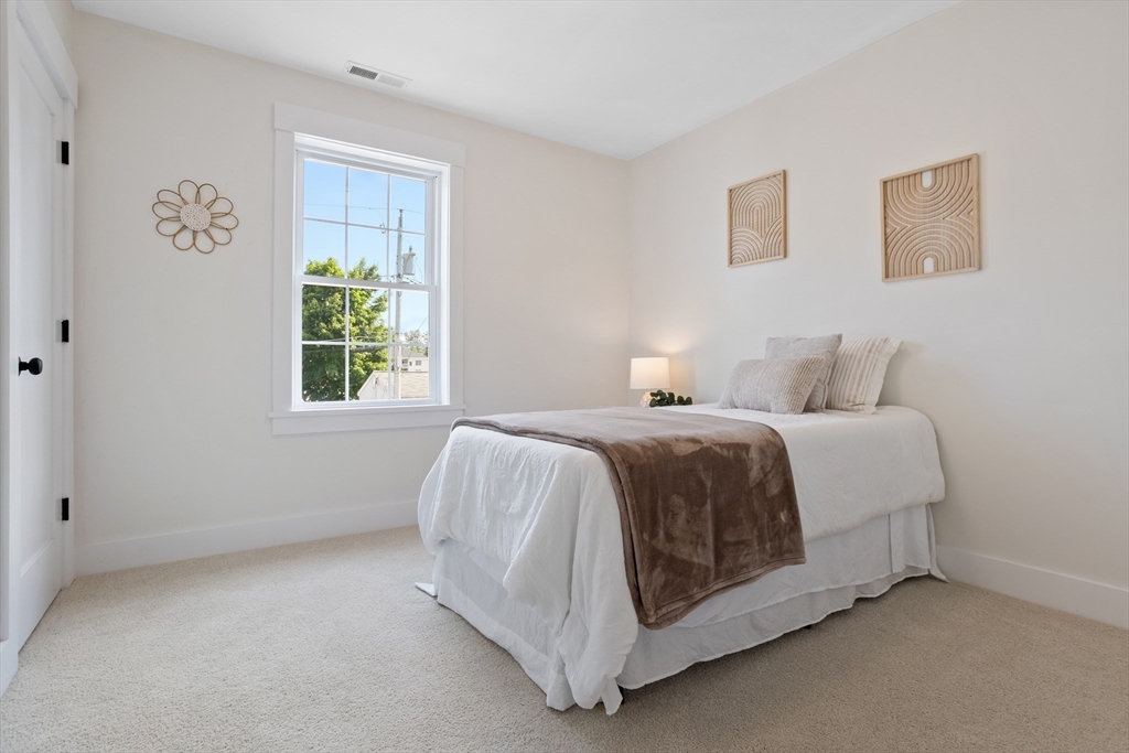 32 Markham Circle