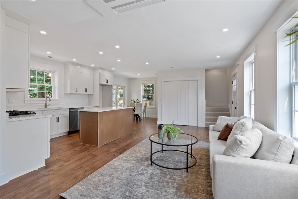 32 Markham Circle